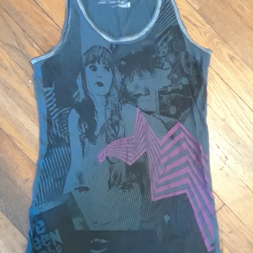 Volcom tank  XS  Mike Zepeda